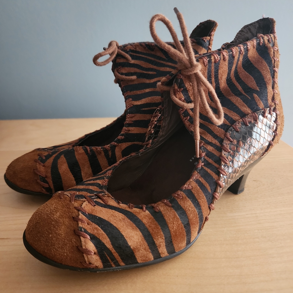 Helle Comfort Animal Print Women's Lace-Up Kitten Heel Shoes